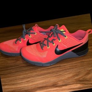 Nike Flywire Tennis shoes